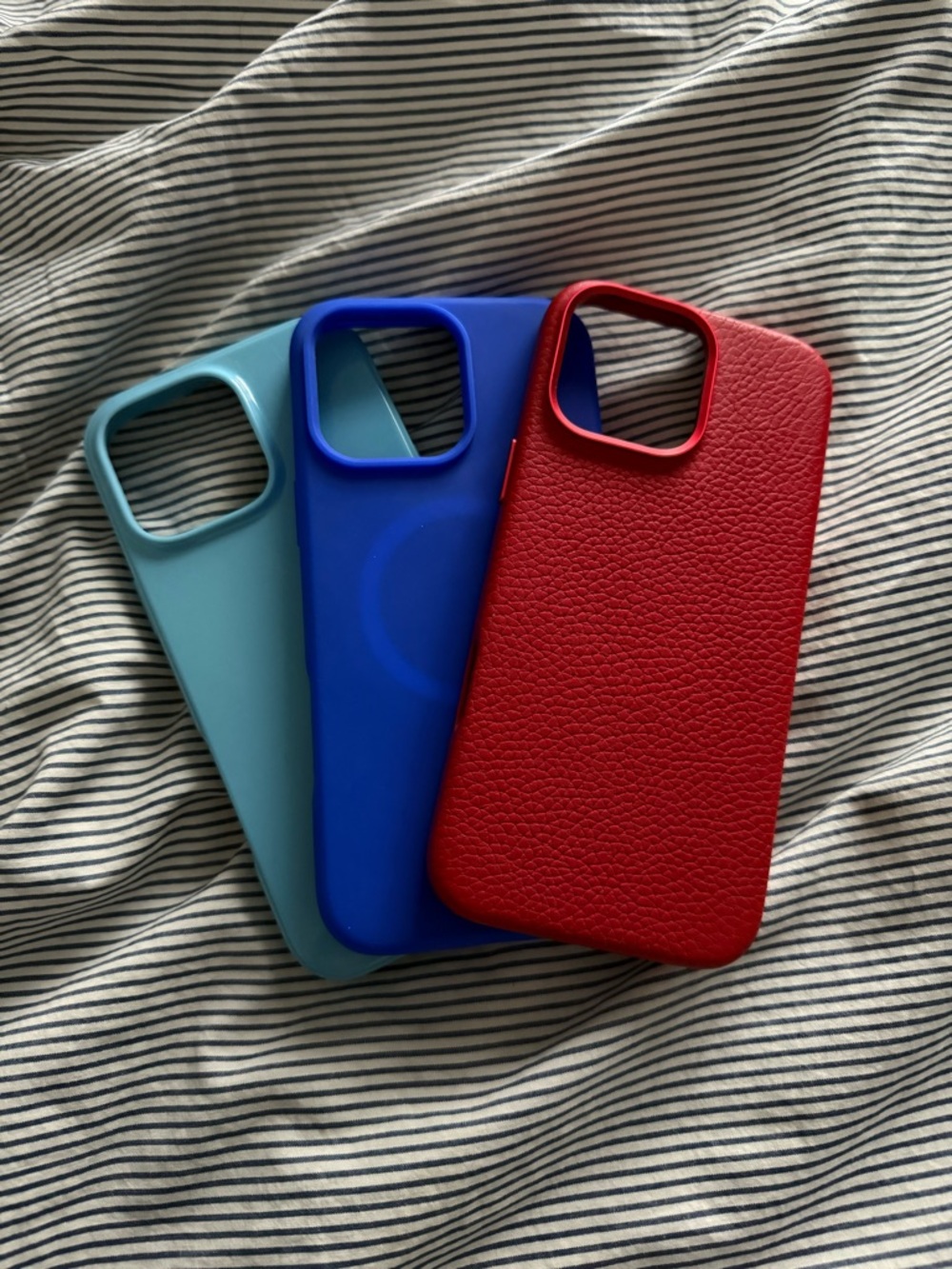 Silicone & Leather-Texture iPhone Pro Max Case - light blue, red, cobalt blue - Picture 2 of 4